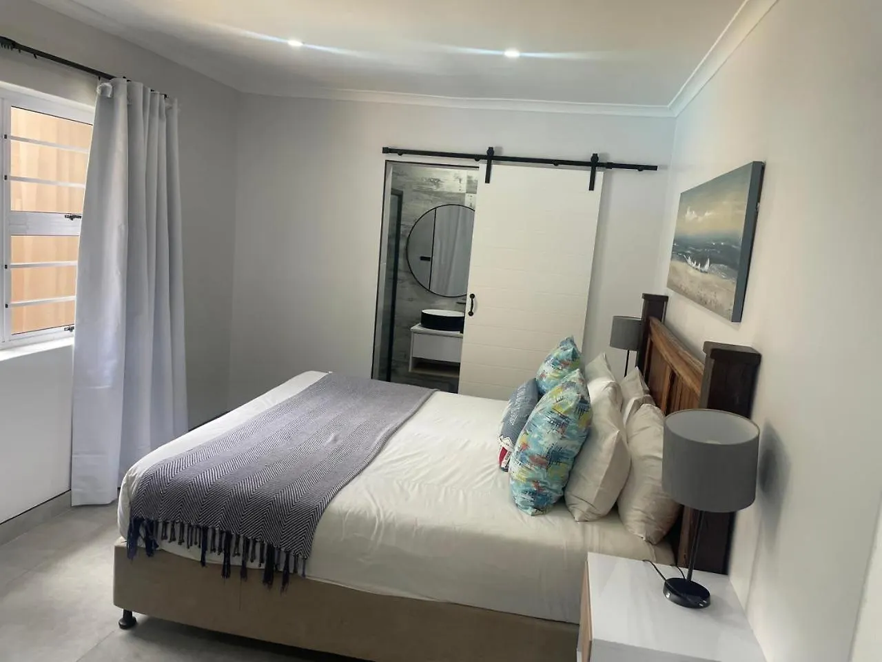 Unit 4 At 9 La Roche Self Catering Apartments Port Elizabeth